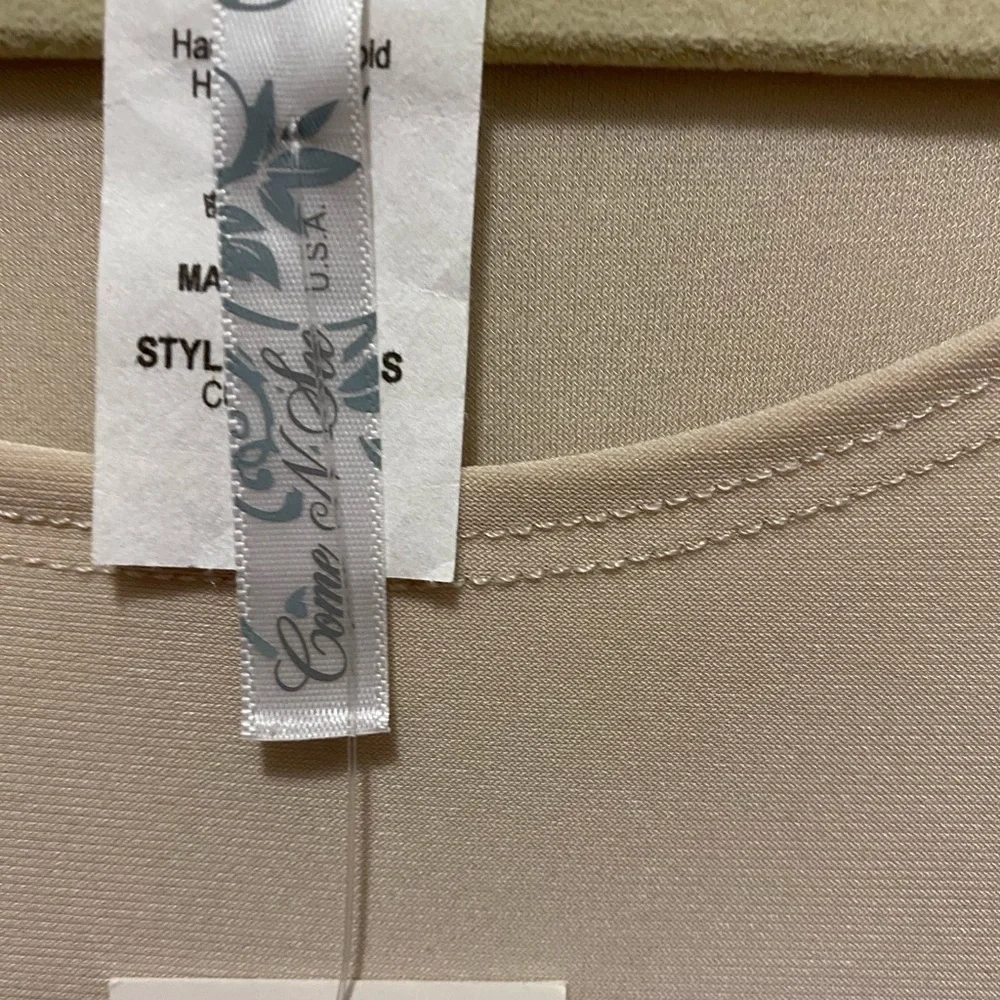 Come n See 1XL tan top new with tags, rounded neck, very flattering - Picture 6 of 10